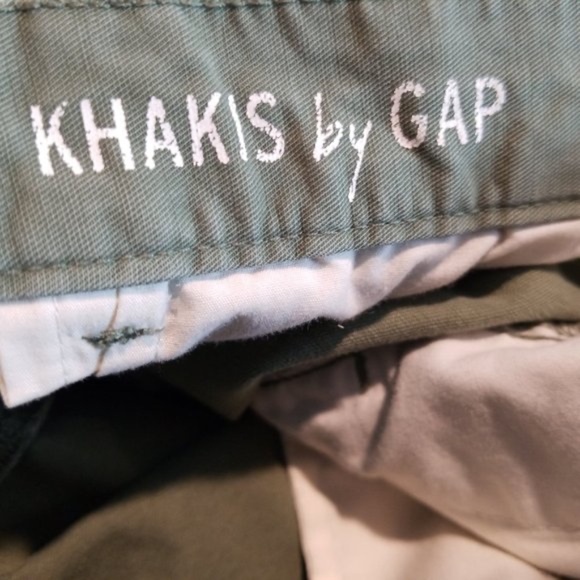 New Gap Mid Rise Twill Bermuda Shorts in Desert Cactus Green - Picture 3 of 6